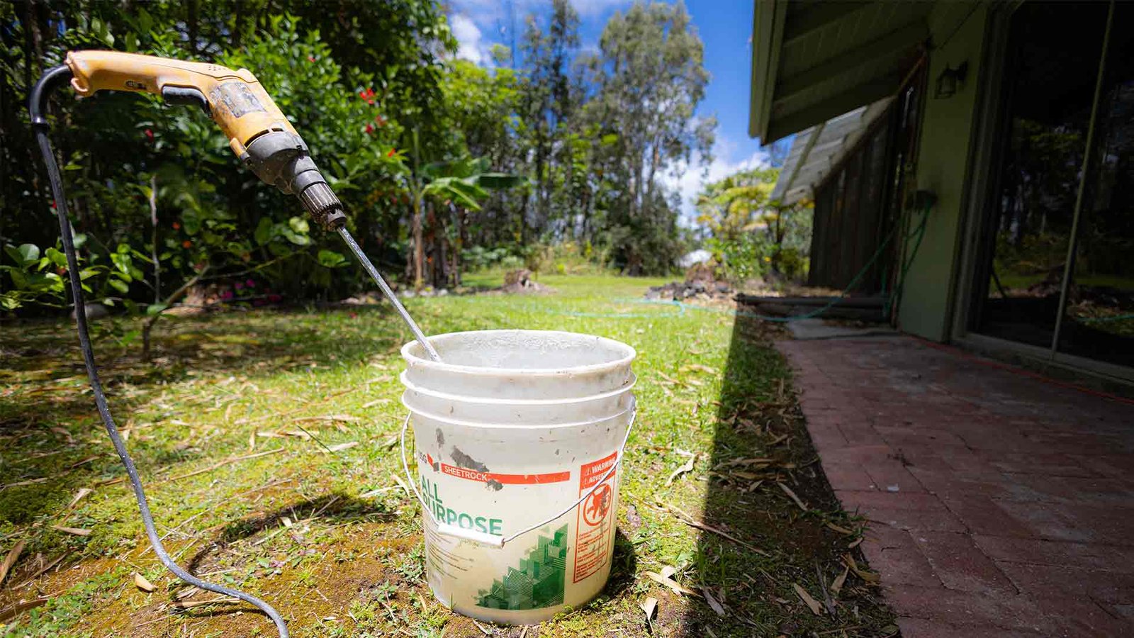 Bucket and drill for mixing fixall